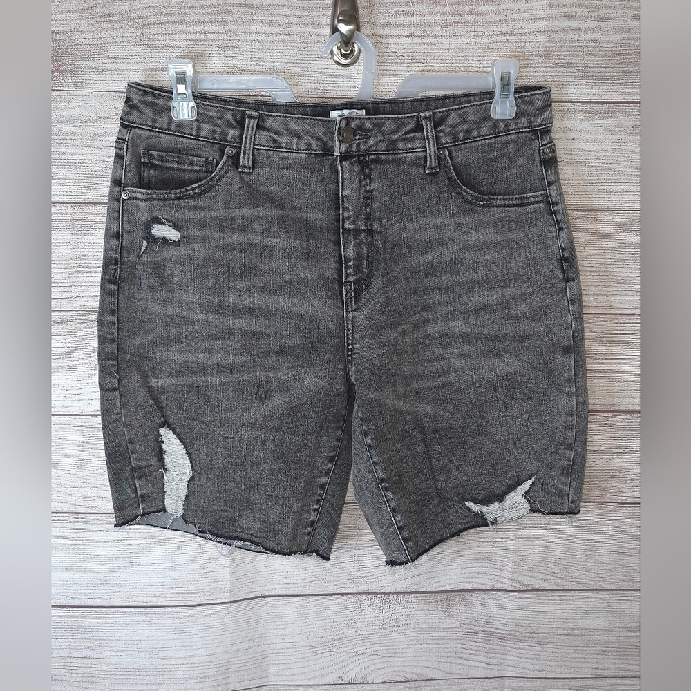Time and Tru Grey Acid Wash Distressed Stretch Bermuda Shorts Size 14